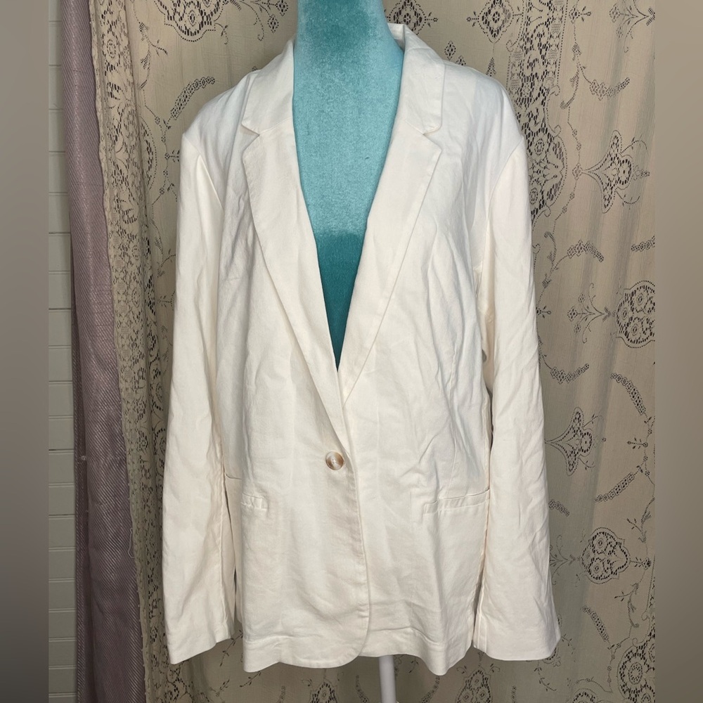 Lauren Conrad: light summer blazer